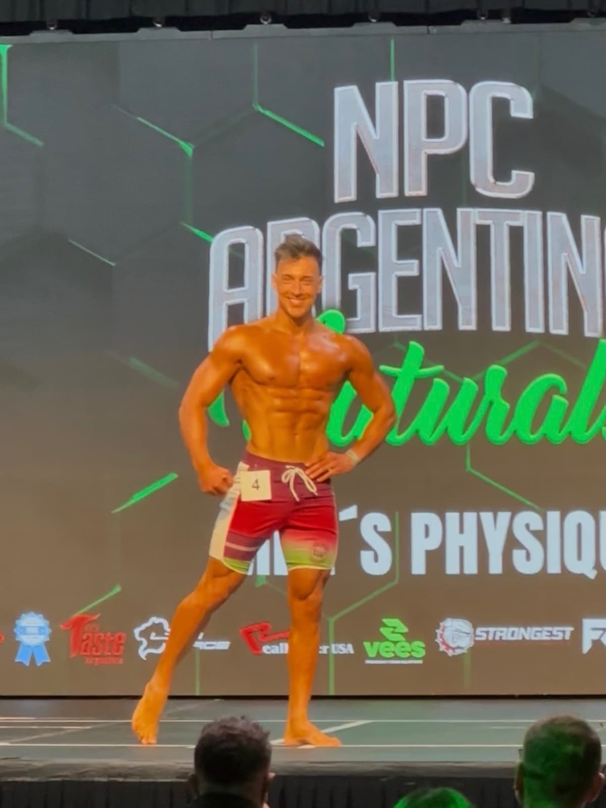 Tomás en el escenario de NPC Argentina Naturals